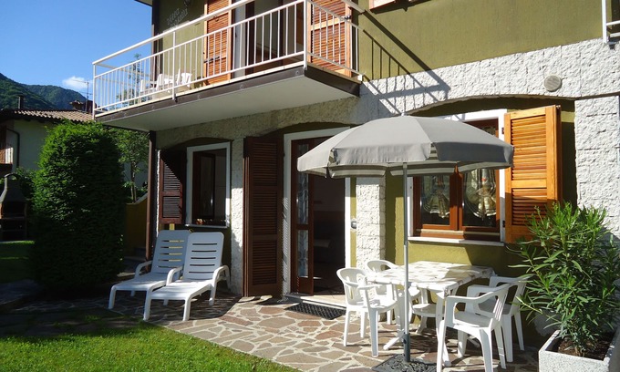 Idro Apartment | DIRECTLY ON THE BEACH/LAKE, apartment up to 4 people, pool and garden, Villa Soghetta type S2