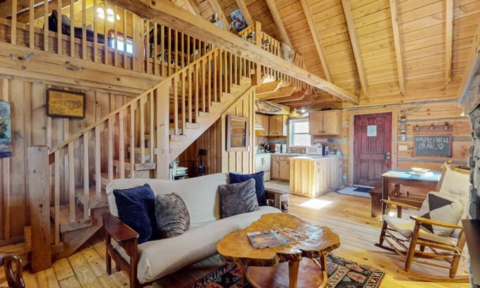 Vesta Cabin | DISCOUNTED! A Blue Ridge Haven just off the BR Parkway and wineries!