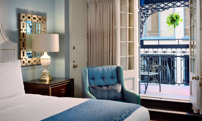 French Quarter Resort | Discover Historic Homes in French Quarter! Pets Allowed, 4 onsite bars!