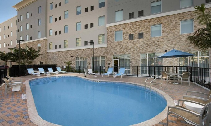 Seybold Hotel | Discover Miami Elegance! Free Breakfast, Outdoor Pool, Pet-friendly!