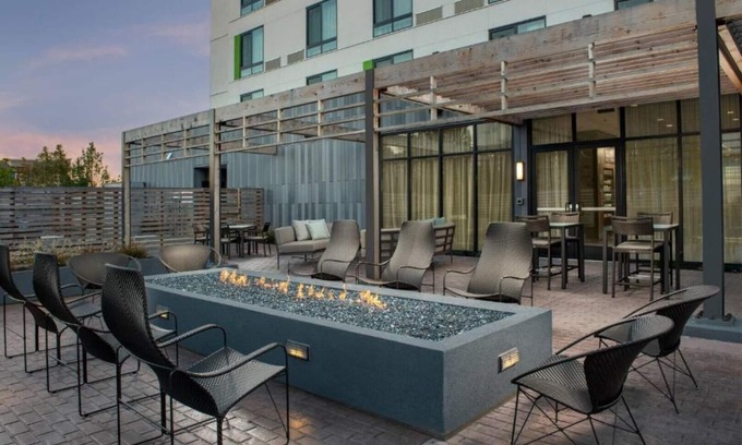 Wilkes East House | Discover Our Modern East Portland Hotel Minutes From PDX