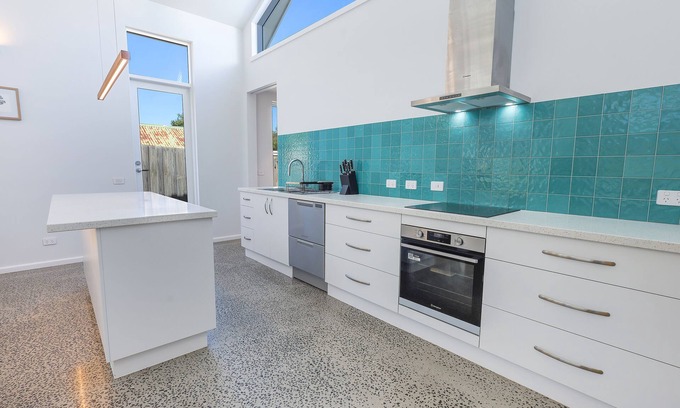 Warrnambool House | Discover the charm of Warrnambool from The Sunshine House.