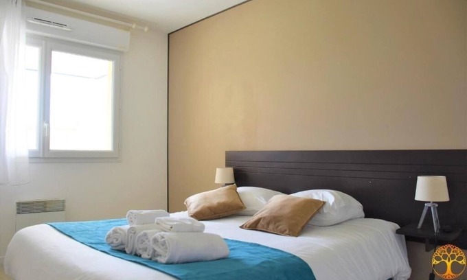 Grandcamp-Maisy Hotel | Discover the Landing Beaches! Unit with Kitchenette! Onsite Parking, Pool!