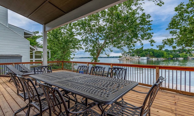 Vinita House | Discover the Ultimate Lakefront Oasis, Grand Point Escape, Dock, Sleeps 14