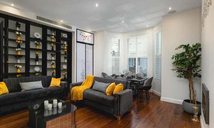 Redcliffe Apartment | დLUXURY & Spacious Duplex in the Heart of Chelseaდ