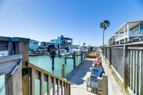 Palm Harbor House | Dock and Bay Access Rockport Home on Canal