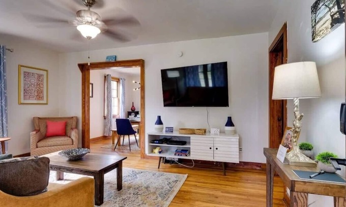 Savannah House | Dock & Volleyball! Near Downtown - Golden Getaway