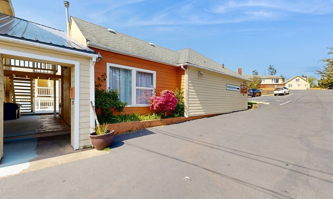 Lincoln City House | Dog-Friendly Condo with Ocean Views, Easy Beach Access, Patio, Free WiFi