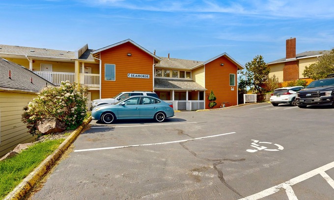 Lincoln City House | Dog-Friendly Condo with Stunning Ocean Views & Easy Beach Access