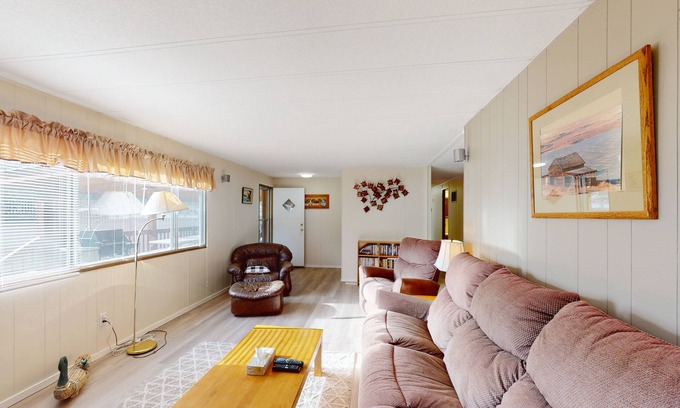 Christina Lake House | Dog-friendly cottage w/full kitchen, deck, & firepit - near playground & beach