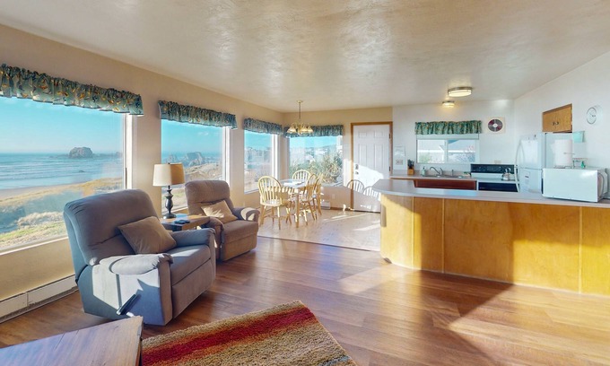 Bandon House | Dog-friendly cottage on the bluff with unobstructed ocean views