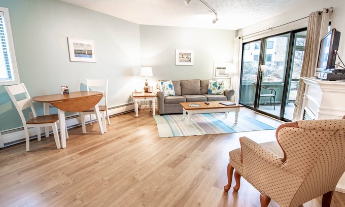 Charlevoix Condo | Dog Friendly | Downtown Charlevoix Condo | Indoor/Outdoor Pool | Jacuzzi Tub