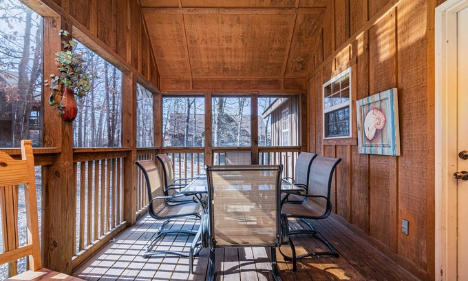 Reeds Spring Cabin | Dog-Friendly Lodge, Open Floorplan, Mins to Silver Dollar City, Golf On Site