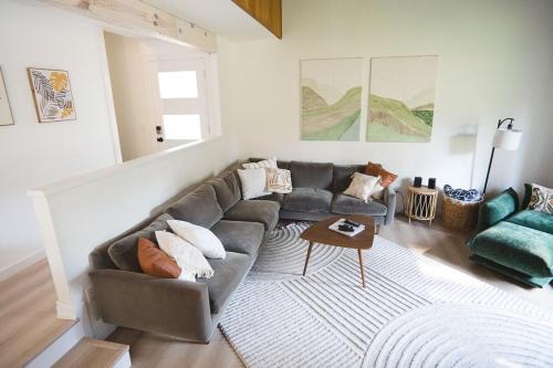 Sisters House | Dog Friendly Modern Home