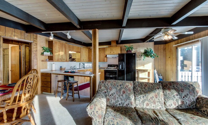 Otter Rock House | Dog-Friendly Oceanfront Suite with Views of Pacific & Easy Beach Access