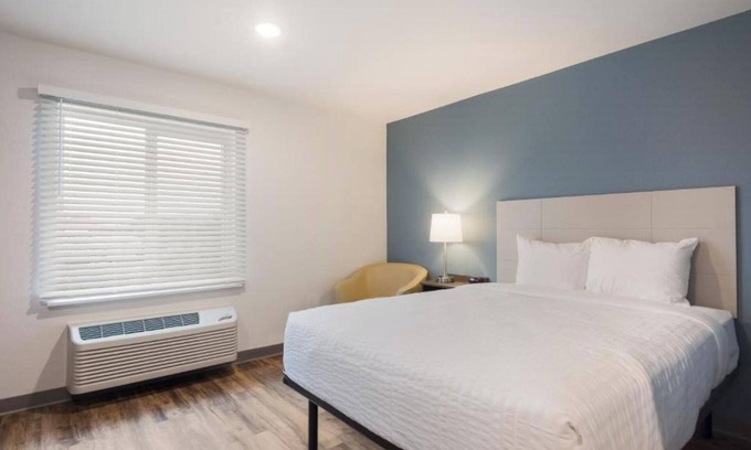Newnan Hotel | Dog-Friendly Room w/Cooking Facilities Near Great Outdoor Attractions