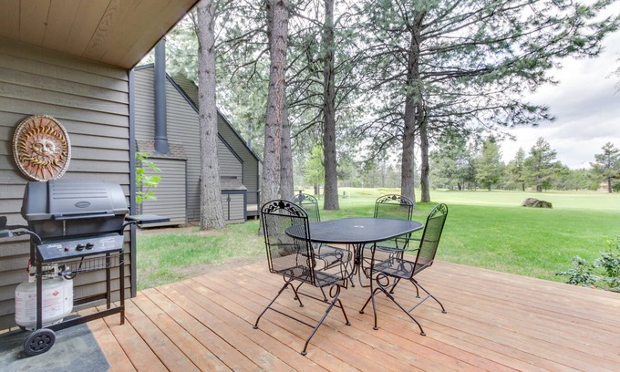 Overlook Park Condo | Dog-friendly Sunriver Condo with Great Location & View, SHARC Passes