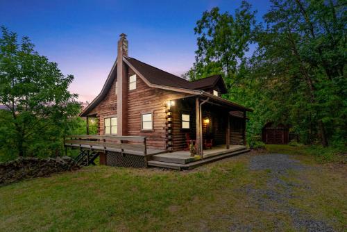 Baker Ski Chalet | Dog Friendly with Fire Pit and Yard by the River