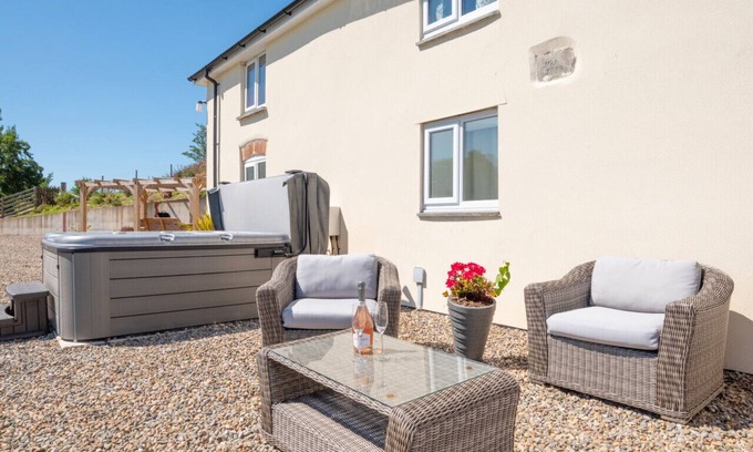 Llanfair Caereinion House | Dolauceimion - Four Bedroom House, Sleeps 8