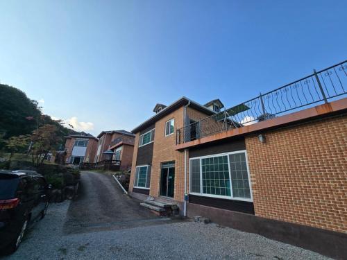 Mungyeong House | Dolmadang Cheongsu Pension