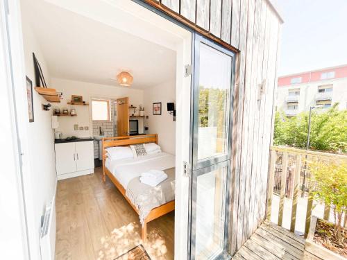 Saint Paul's House | Dolores Suite EcoPod Treehouse in the city centre