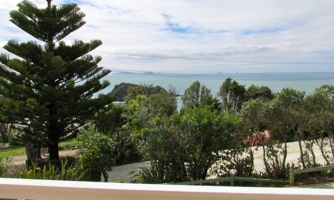 Tutukaka Cottage | DOLPHIN HIDEAWAY - TUTUKAKA BACH, family friendly in Ngunguru