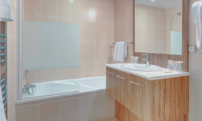 Tourrettes Apartment | Domaine de Camiole ST2
