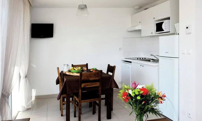 Montreal Apartment | Domaine de Saint Orens - 2 room apartment for 2 people