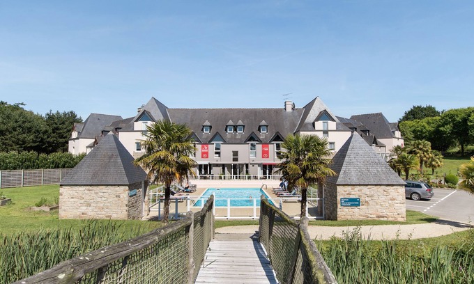 Epiniac Hotel | Domaine Des Ormes
