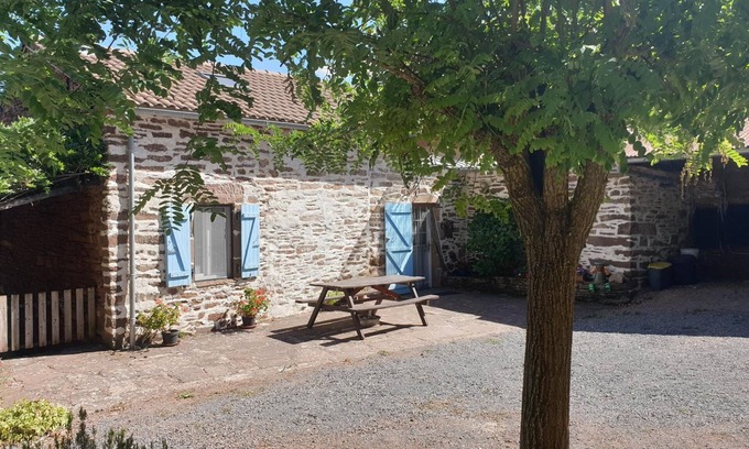 Combret House | Domaine du Plan Del Poux – Rural Holiday Home for 8 People with Mountain View and Terrace