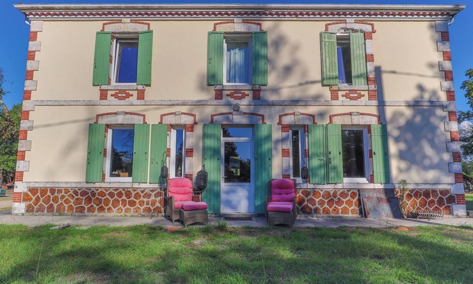 Trensacq House | Domaine Les Maisons Des Houssats with shared pool, terrace and Wi-Fi