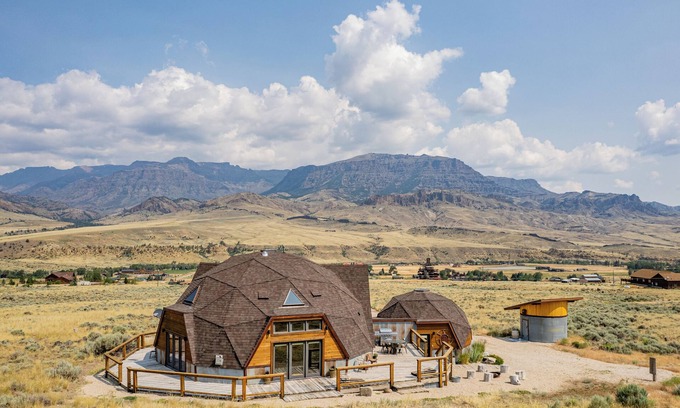 Wapiti House | Dome House, remodeled geodesic dome, high end finishes & panoramic views/Wapiti Valley!