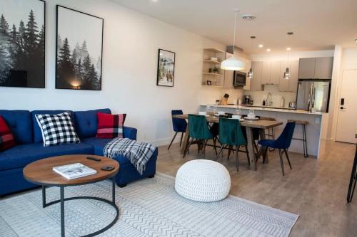 Revelstoke House | Domino Condo - Bunk Bed & Hot Tub