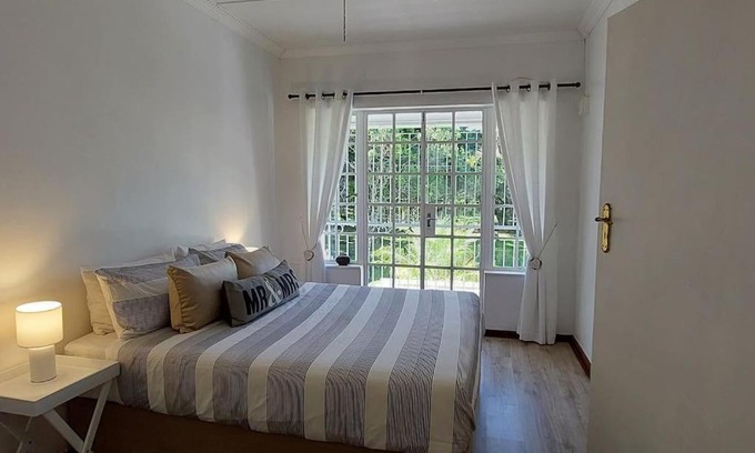 Beacon Bay House | Donkin Parkview 3 bedroom townhouse