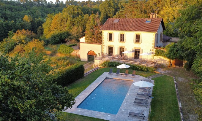 Vergt-de-Biron Villa | Dordogne/Le Cambou/13th generation family house/5 bds & a private pool