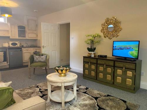 Cheltenham Apartment | Dorset Villa flat 2 at Pittville Lawn