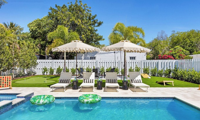 Northwood Shores House | Dos Palmas Luxury Pool, Hot Tub, Putting Green, Fire Pit