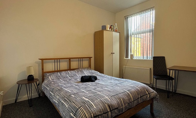 Welford Apartment | Double Bedroom in a modern apartment located close to city center.