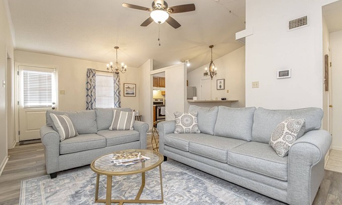 North Little Rock House | Double Diamond Rentals - West LR Home W/Fireplace