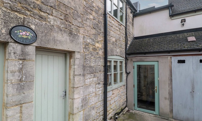 Stroud Cottage | DOUBLE ROOM 2, romantic in Whiteshill