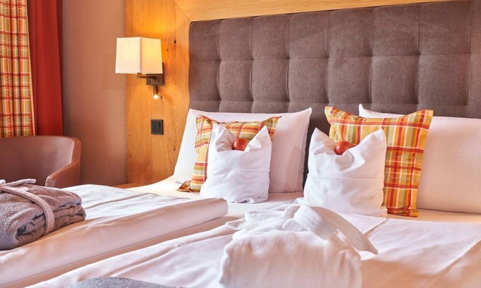 Meerfeld House | Double room "Bio Relax Sweet" shower/WC/balcony - NaturPurHotel Maarblick