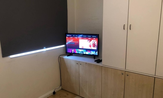 Ealing Common House | Double room in newly renovated house 35 mins to Central London