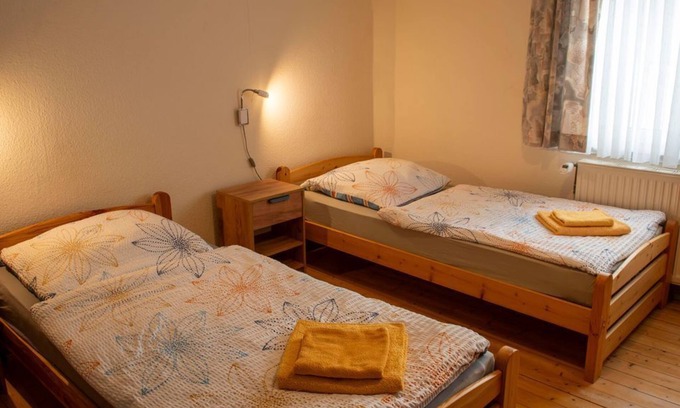 Mainz-Bingen House | Double room, shower and bath, WC - Ferienhaus Boos