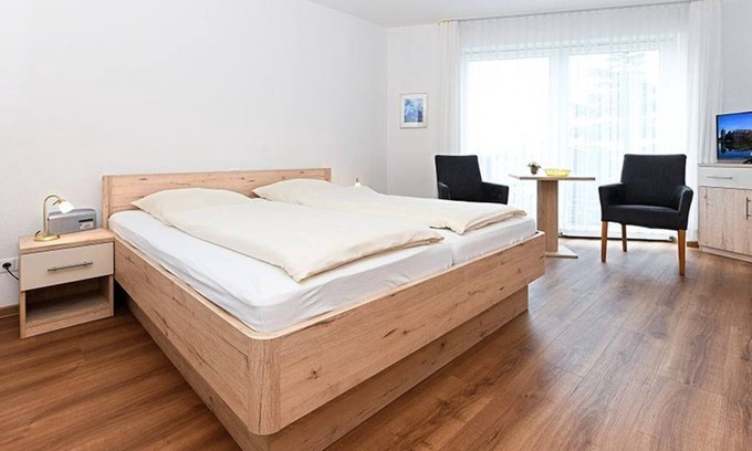 Neuharlingersiel Cottage | Double room with balcony or terrace - Double room in the Hotel-Pension