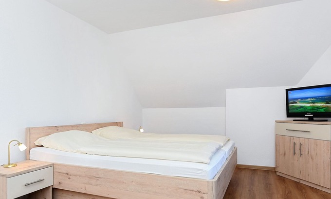 Neuharlingersiel Cottage | Double room with balcony or terrace - double room in the Hotel-Pension Marlies