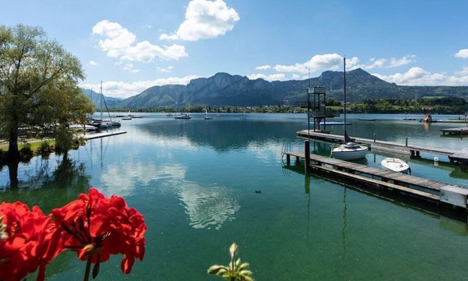 Mondsee Cottage | Double room with balcony Schafberg - Seepension Hemetsberger