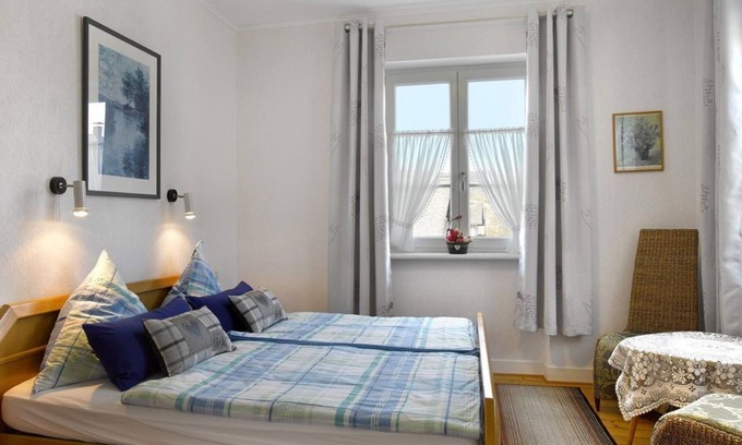 Brodenbach Bed & Breakfast | Double room with satellite TV - Pension Haus am Walde