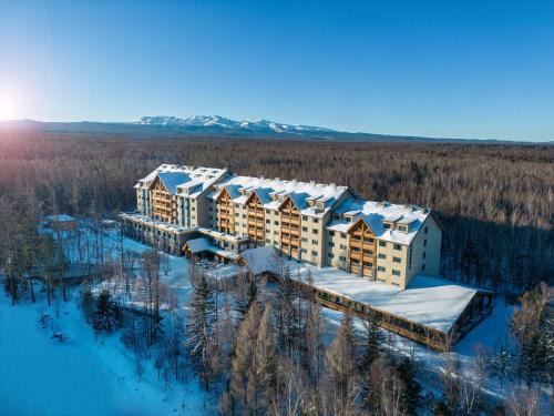 Changbai Mountain North Slope Hotel | DoubleTree by Hilton Changbaishan Hot Spring