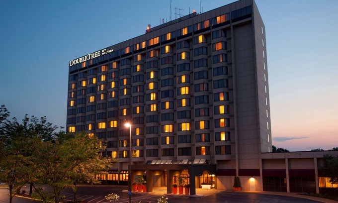 Chesterfield Hotel | DoubleTree by Hilton Hotel St. Louis - Chesterfield
