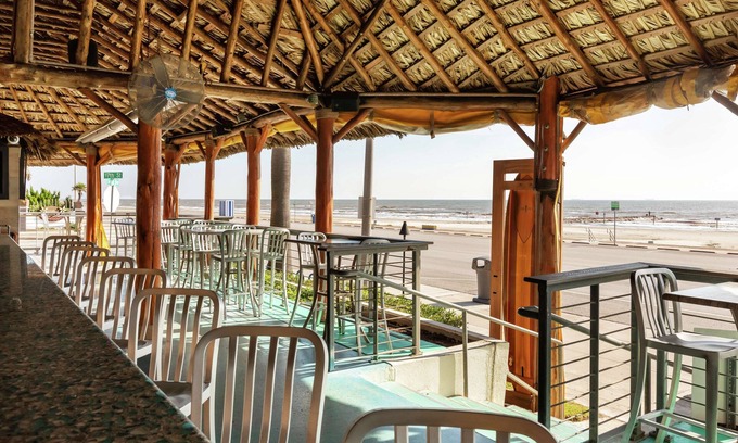 San Jacinto Hotel | DoubleTree by Hilton Hotel Galveston Beach